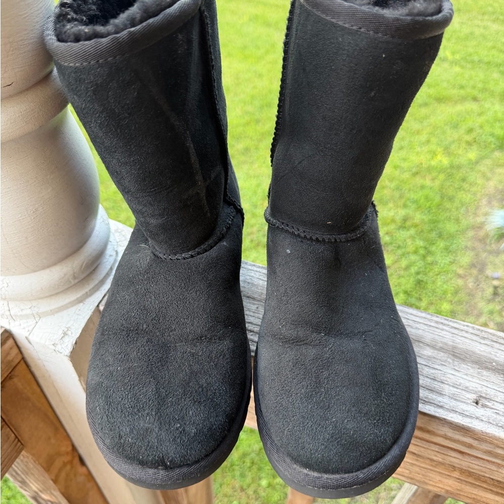 Women's Ugg black short boots size 7